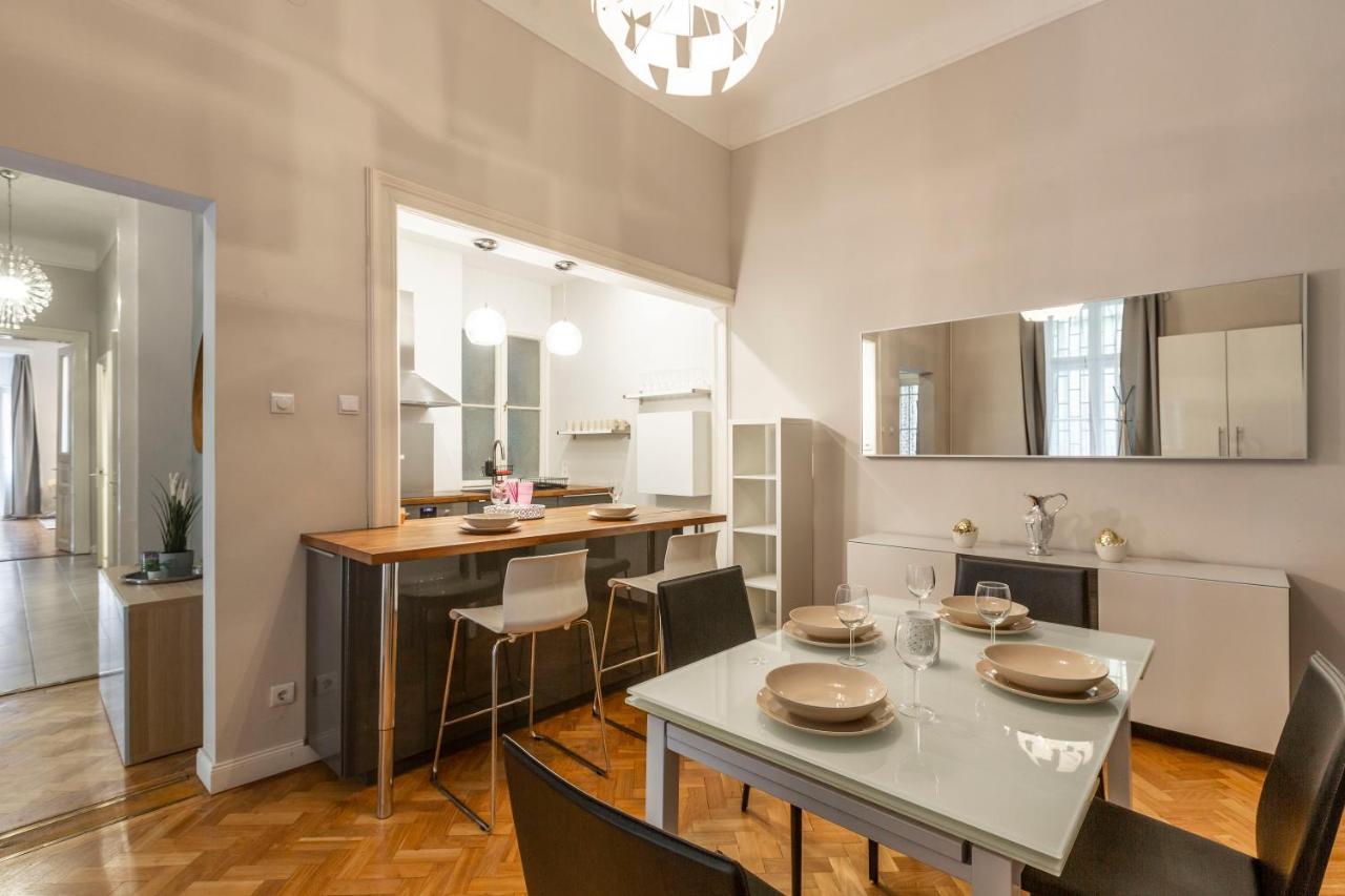 Spacious & Cozy Downtown Apartment With Balcony 布达佩斯 外观 照片