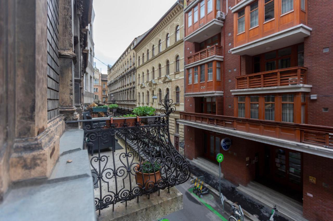 Spacious & Cozy Downtown Apartment With Balcony 布达佩斯 外观 照片