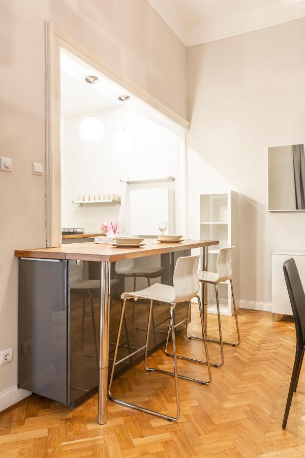 Spacious & Cozy Downtown Apartment With Balcony 布达佩斯 外观 照片