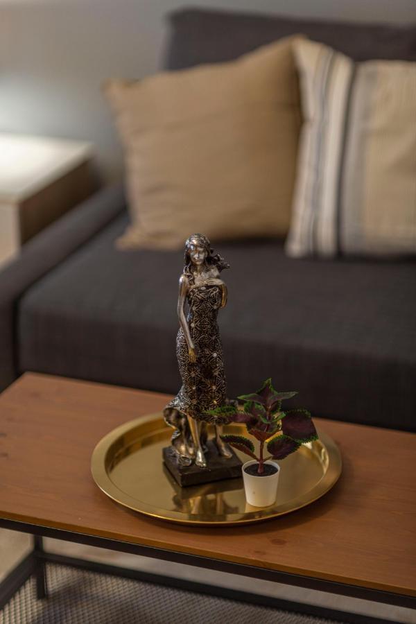 Spacious & Cozy Downtown Apartment With Balcony 布达佩斯 外观 照片