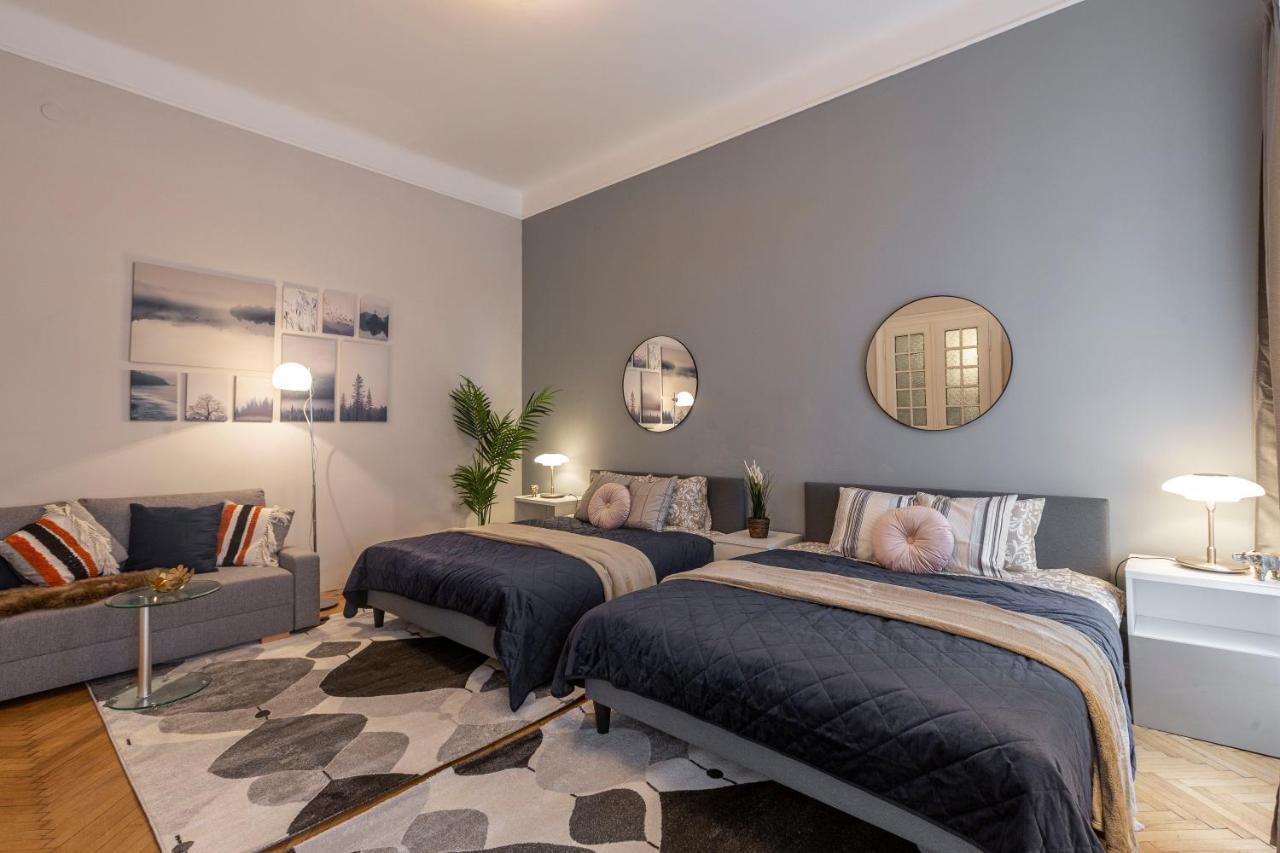 Spacious & Cozy Downtown Apartment With Balcony 布达佩斯 外观 照片