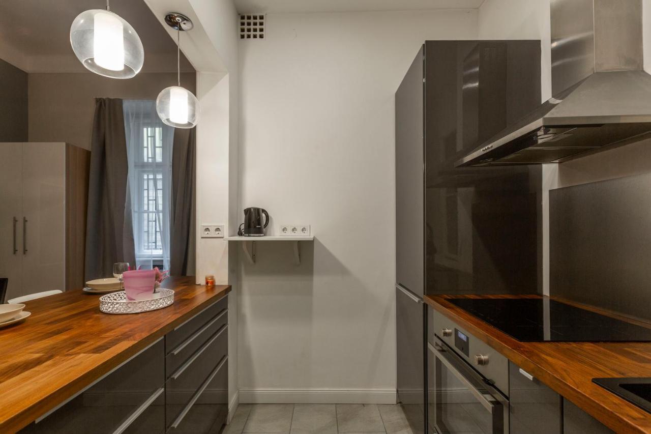 Spacious & Cozy Downtown Apartment With Balcony 布达佩斯 外观 照片